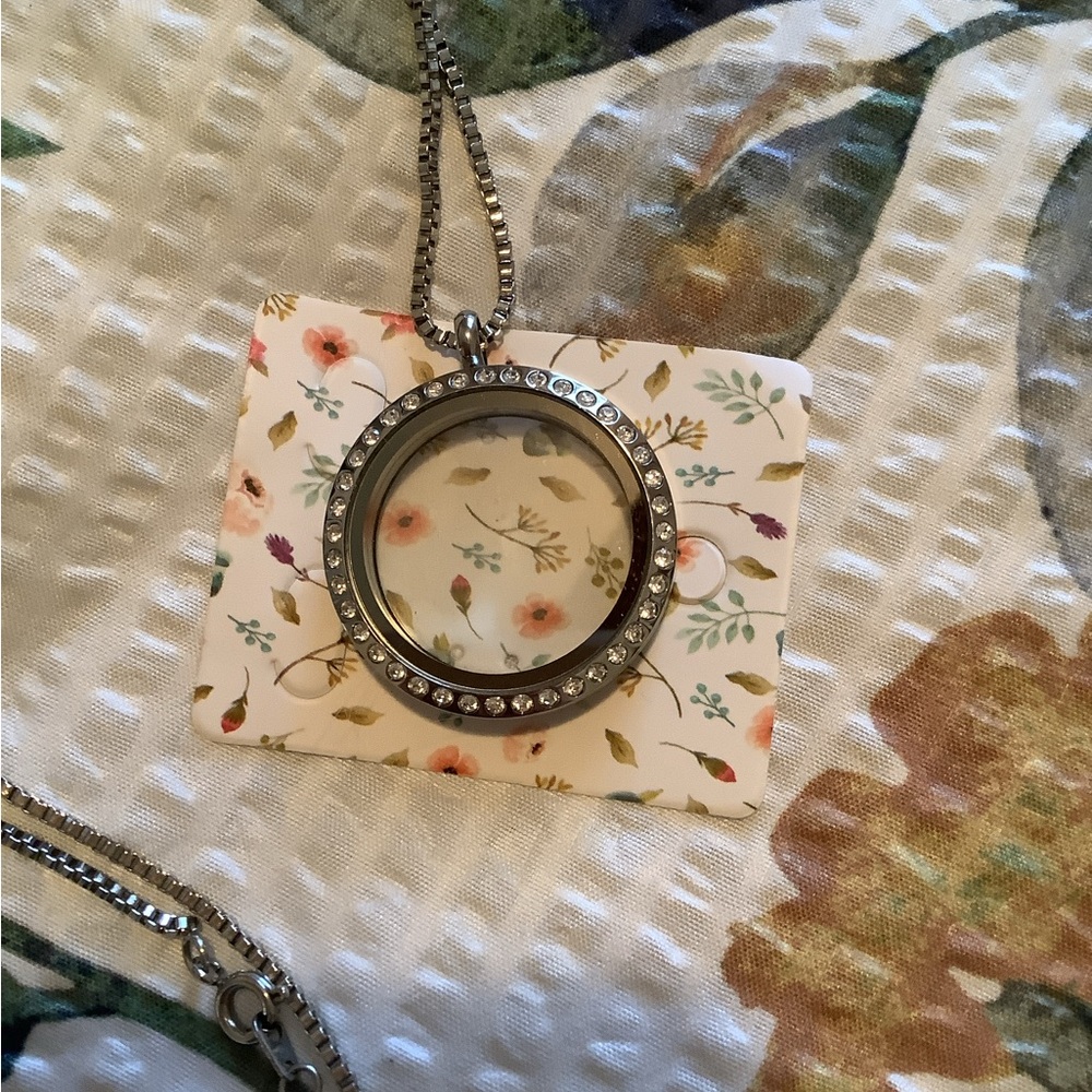Vintage Silver Locket Necklace with Circular Pendant